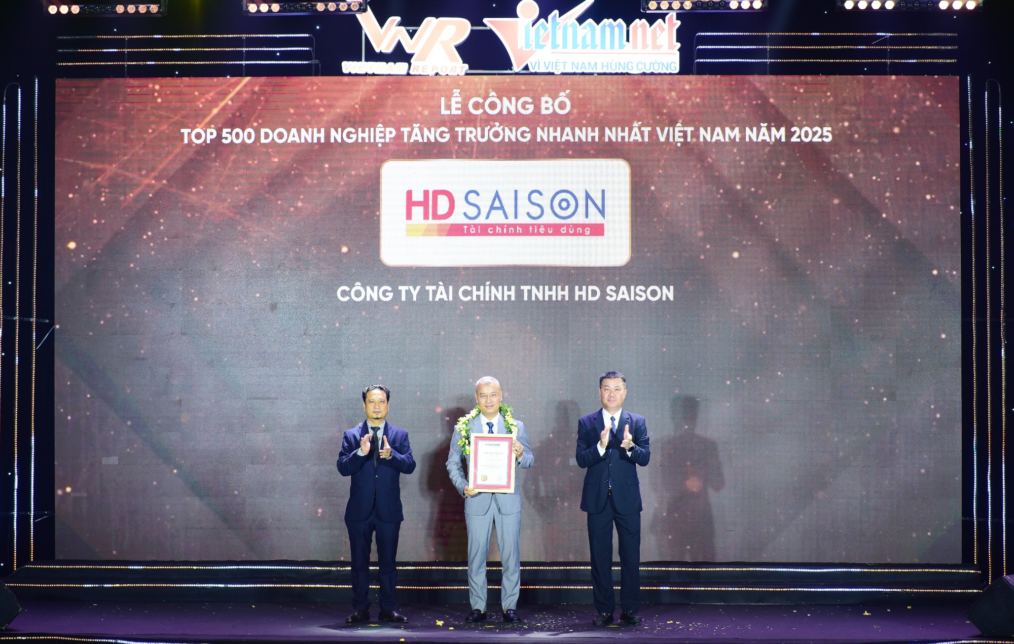 HD SAISON lần thứ 8 được vinh danh thuộc Top 500 Doanh Nghiệp Tăng Trưởng Nhanh Nhất Việt Nam