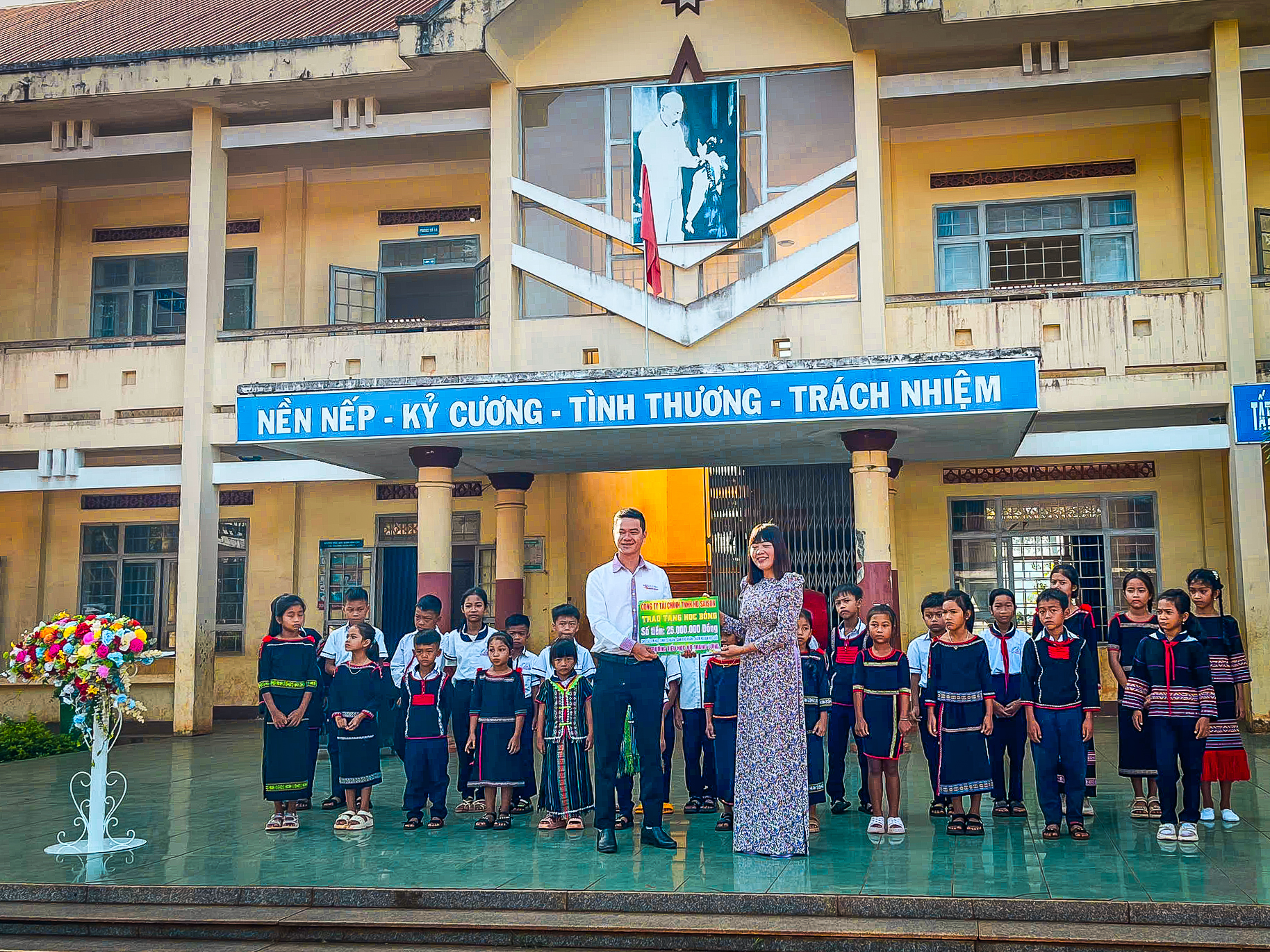 HD SAISON trao học bổng khuyến học tại Đắk Lắk