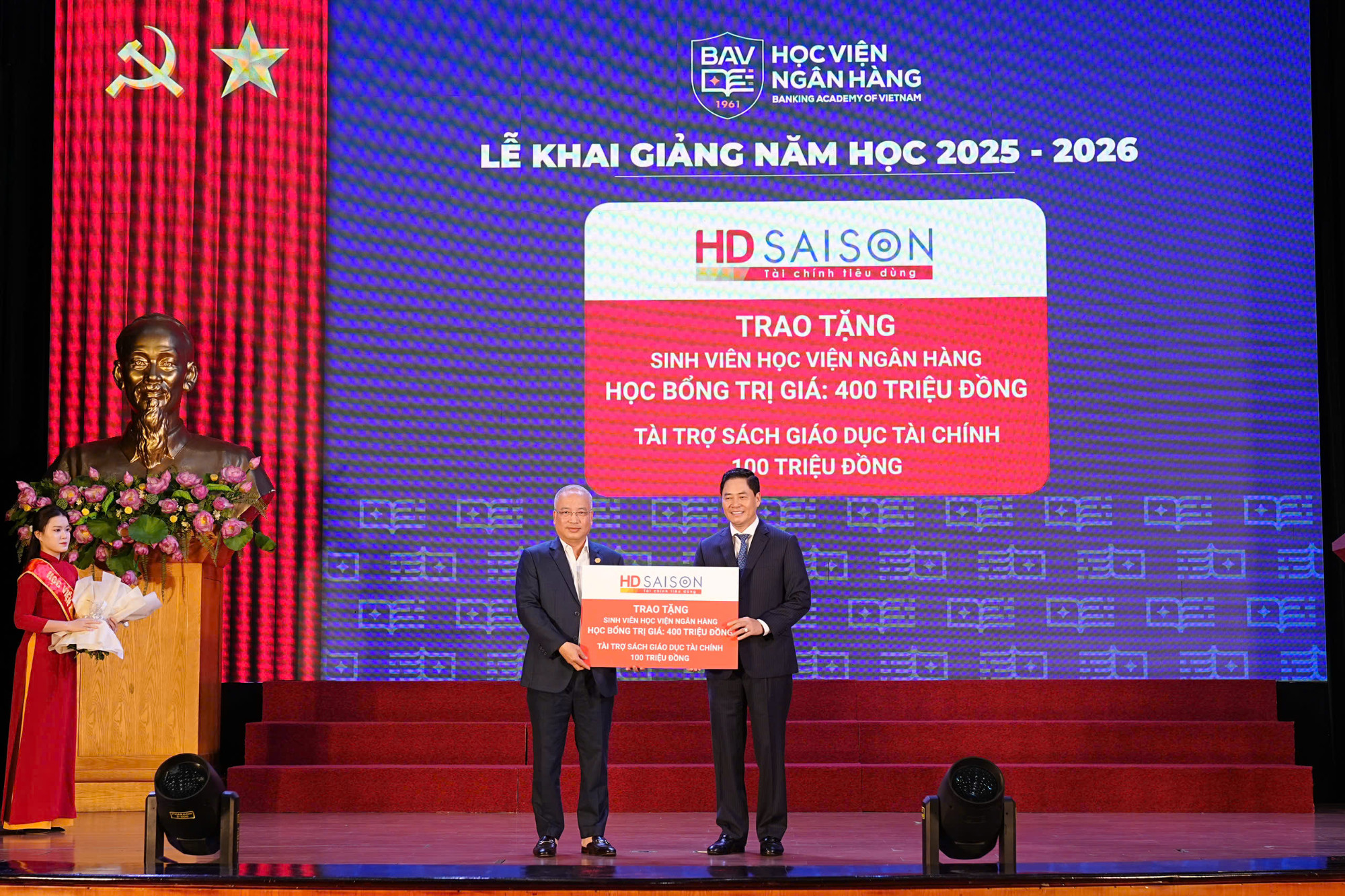 HD SAISON trao tặng học bổng 500 triệu đồng cho sinh viên Học viện Ngân hàng